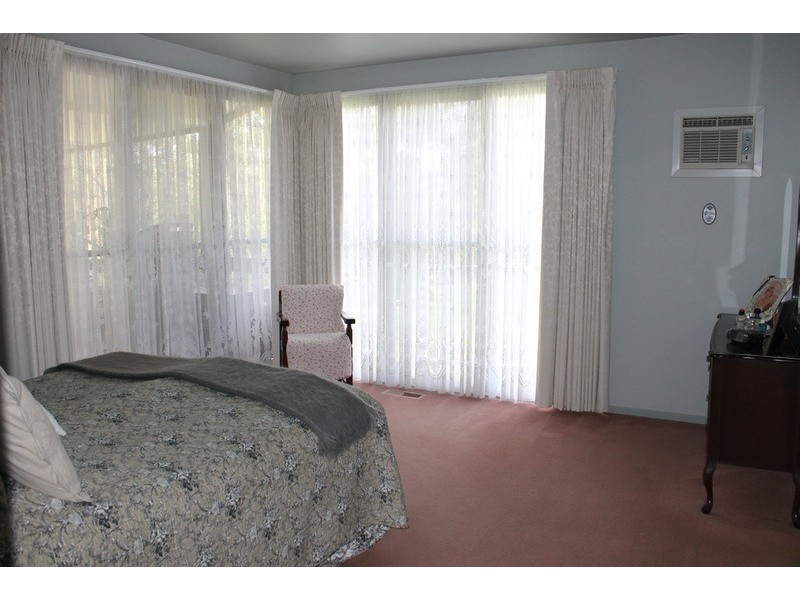 9 Redbox Court, Long Forest VIC 3340