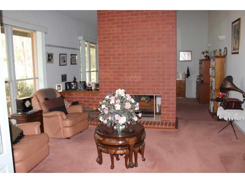 9 Redbox Court, Long Forest VIC 3340