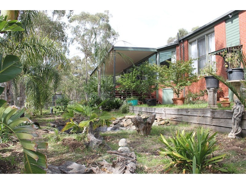 9 Redbox Court, Long Forest VIC 3340