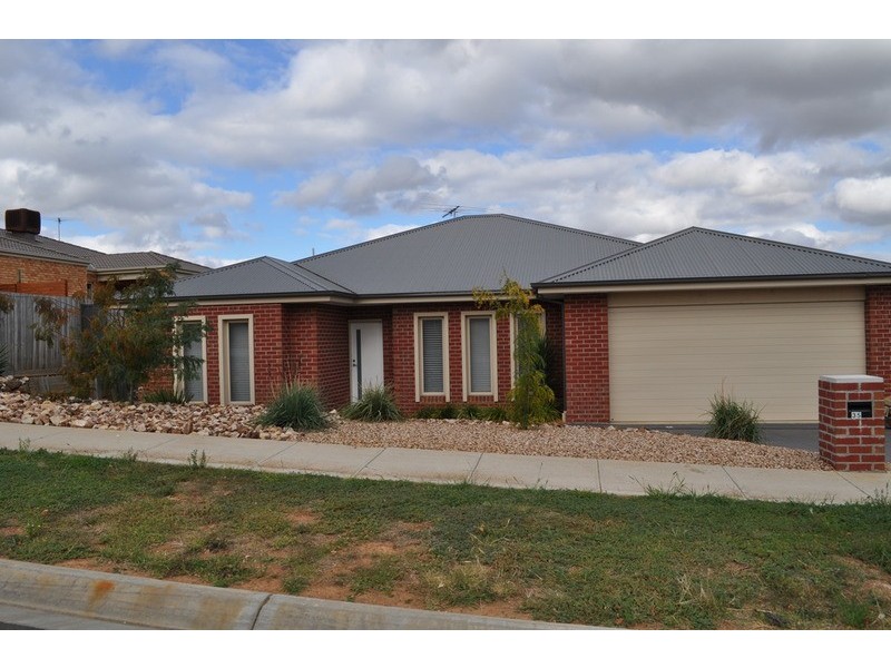 35 McCullagh Street, Bacchus Marsh VIC 3340