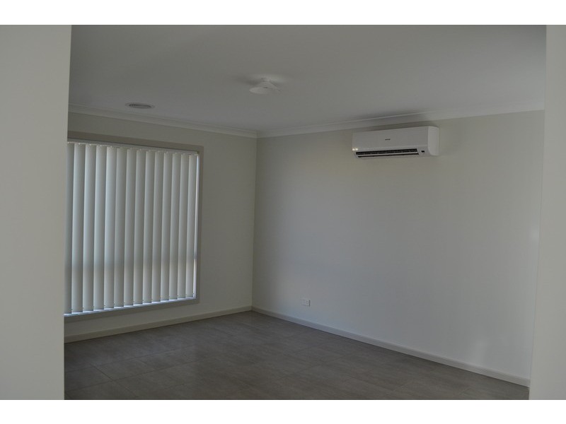 27 College  Square, Bacchus Marsh VIC 3340