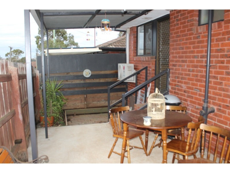 2/13 Inglis  Street, Bacchus Marsh VIC 3340