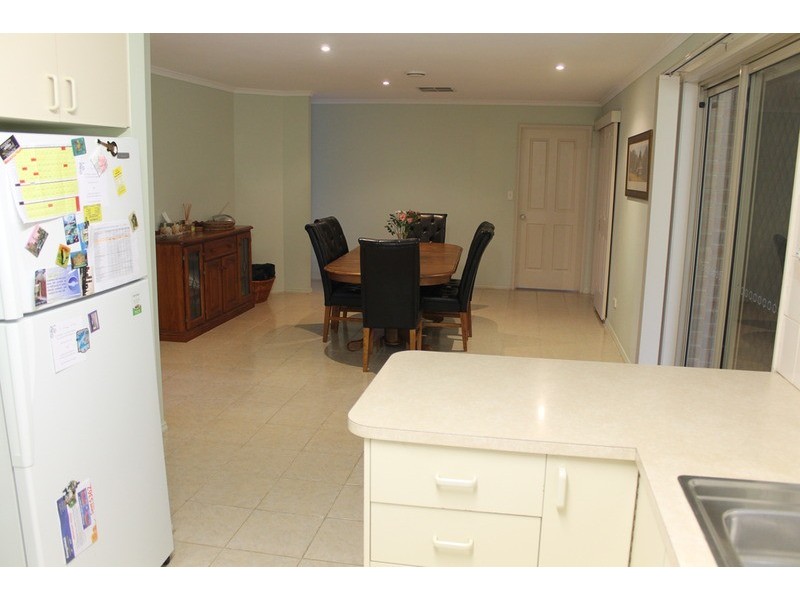 2 Vance Close, Bacchus Marsh VIC 3340