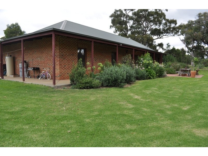 72 Quakes Road, Balliang VIC 3340