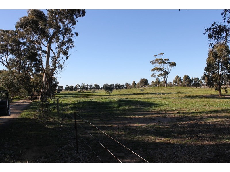 72 Quakes Road, Balliang VIC 3340