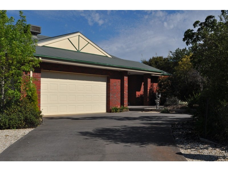 18 Augusta  Place, Bacchus Marsh VIC 3340