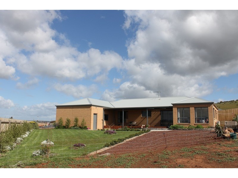 14 Light Close, Bacchus Marsh VIC 3340