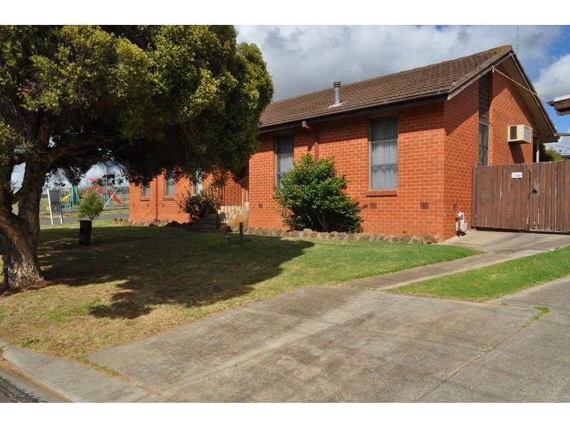 32 Jonathon Drive, Bacchus Marsh VIC 3340