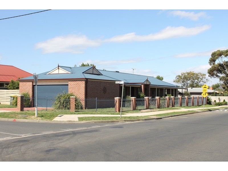 2 Taylor Drive, Bacchus Marsh VIC 3340