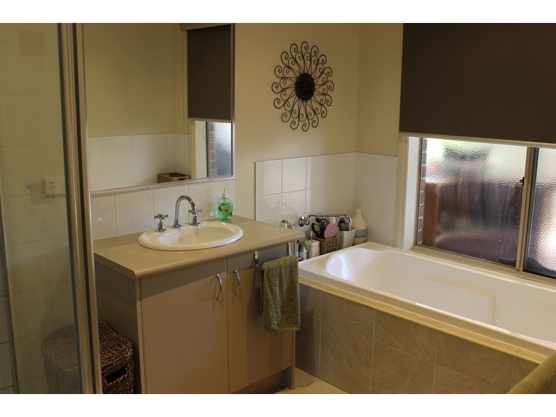 2 Taylor Drive, Bacchus Marsh VIC 3340