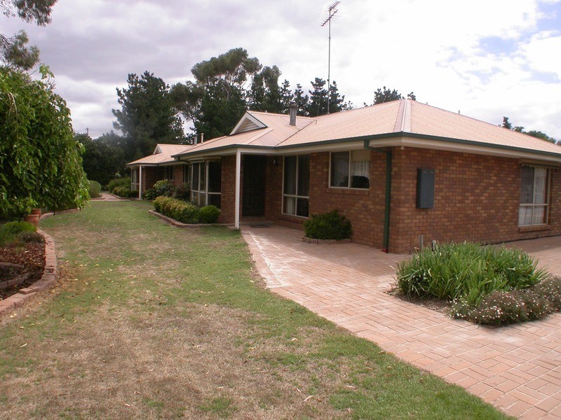 2/6 Holts Lane, Bacchus Marsh VIC 3340