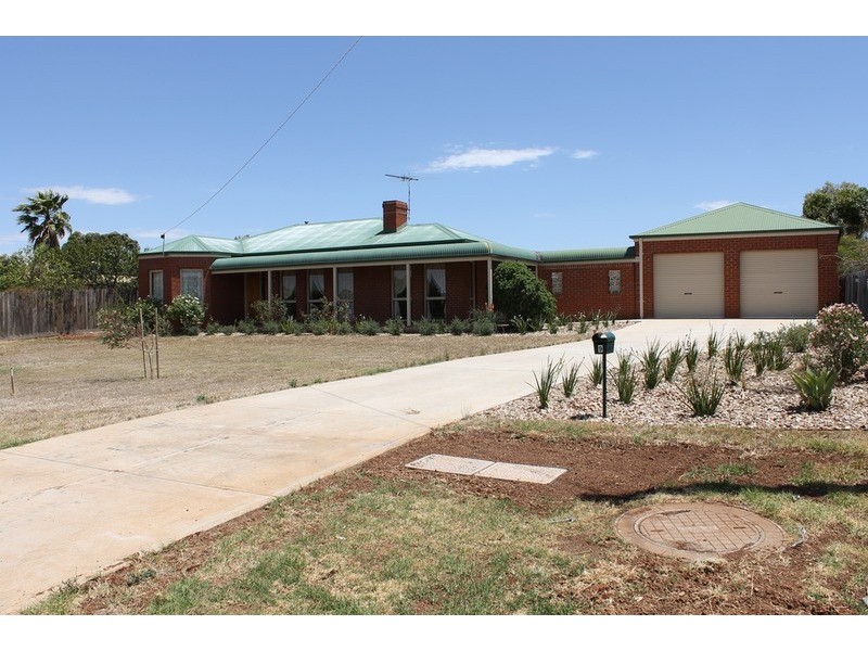 9 Barry Street, Bacchus Marsh VIC 3340