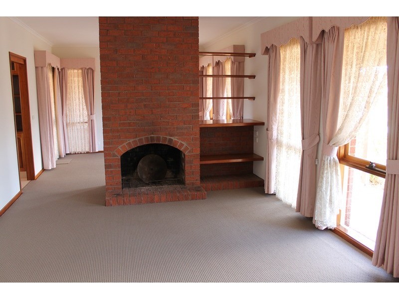 9 Barry Street, Bacchus Marsh VIC 3340