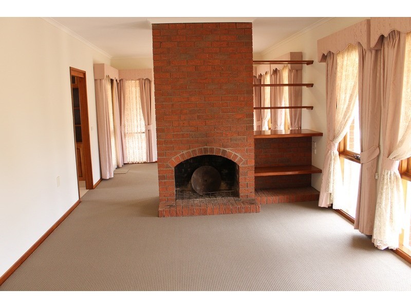 9 Barry Street, Bacchus Marsh VIC 3340