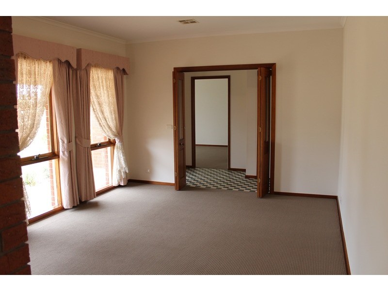 9 Barry Street, Bacchus Marsh VIC 3340