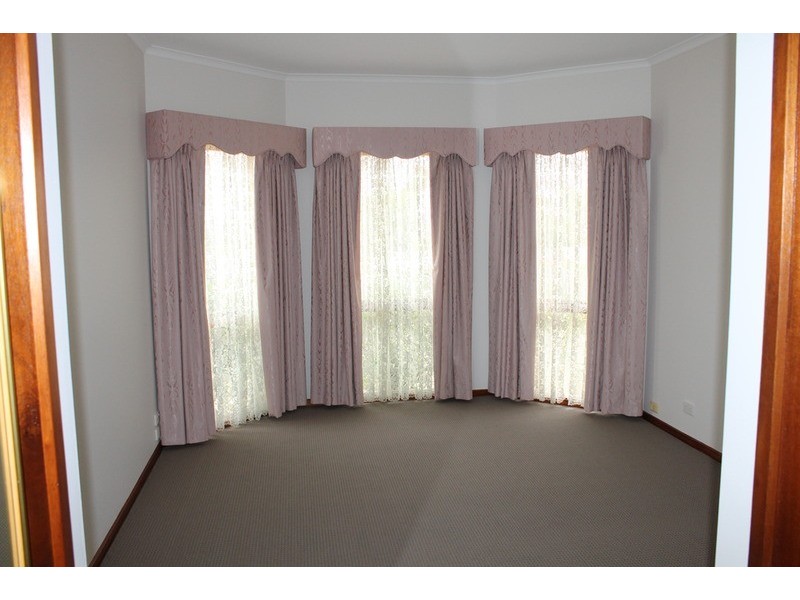 9 Barry Street, Bacchus Marsh VIC 3340