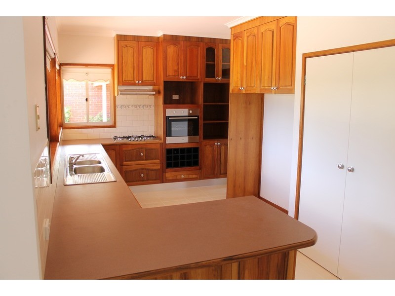 9 Barry Street, Bacchus Marsh VIC 3340