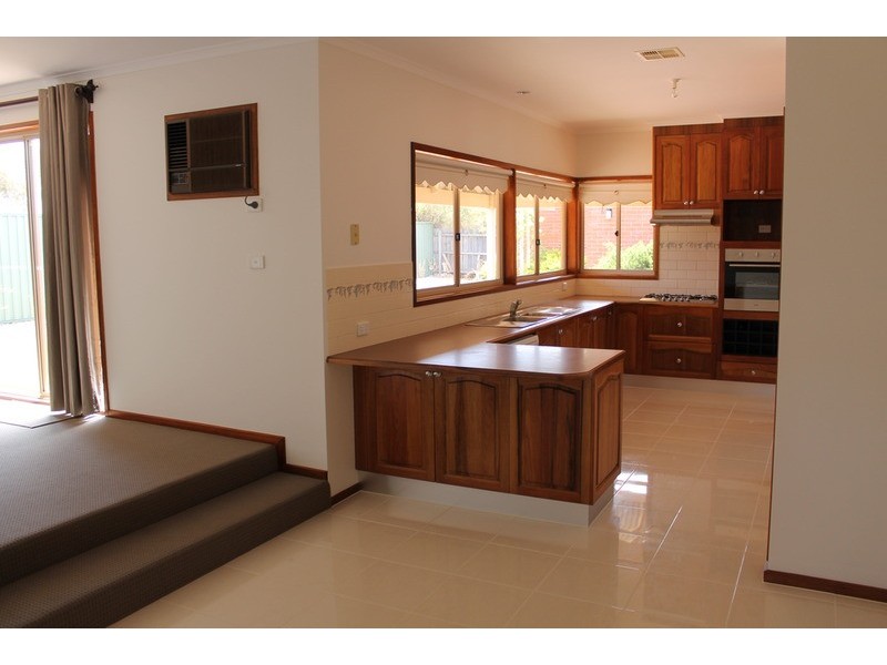 9 Barry Street, Bacchus Marsh VIC 3340