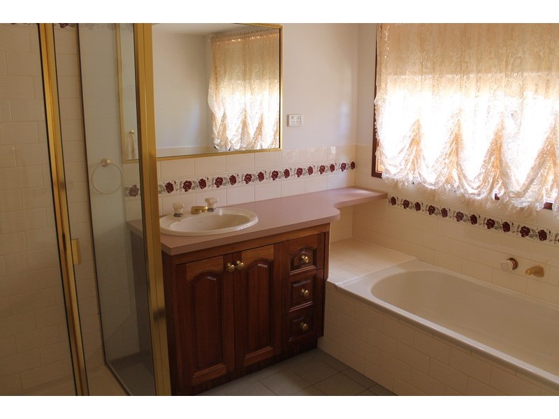 9 Barry Street, Bacchus Marsh VIC 3340