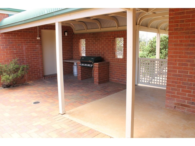 9 Barry Street, Bacchus Marsh VIC 3340