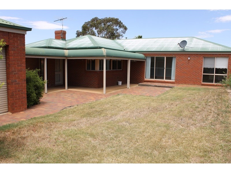 9 Barry Street, Bacchus Marsh VIC 3340