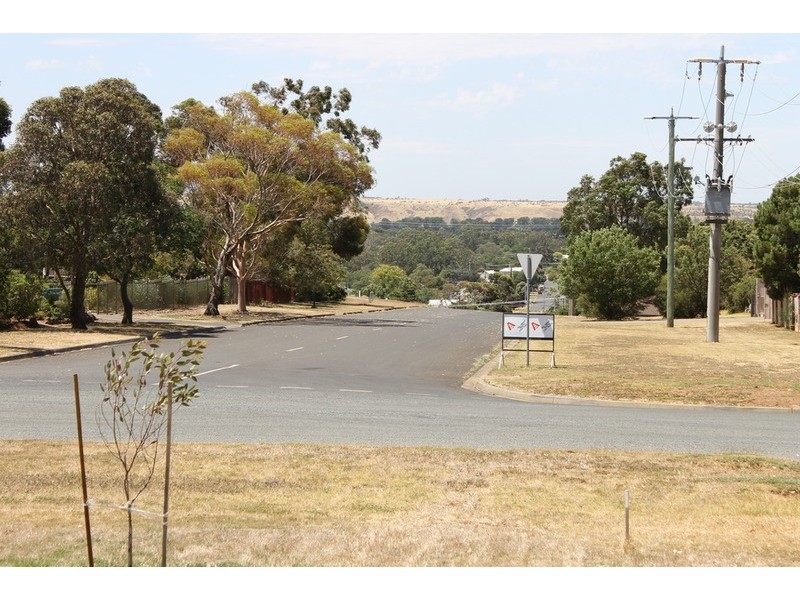 9 Barry Street, Bacchus Marsh VIC 3340