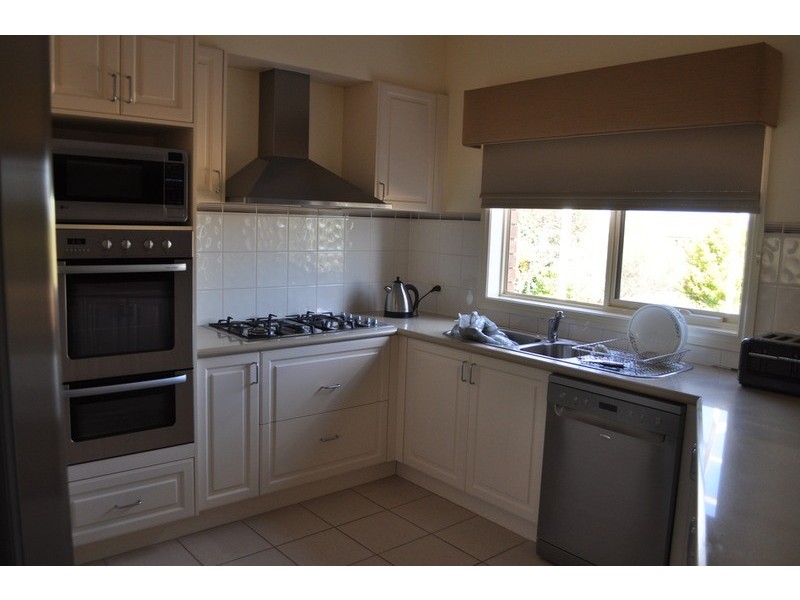 2 Ruxton Way, Hopetoun Park VIC 3340