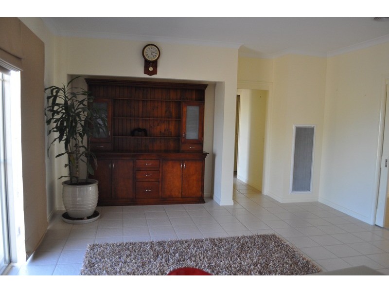 2 Ruxton Way, Hopetoun Park VIC 3340