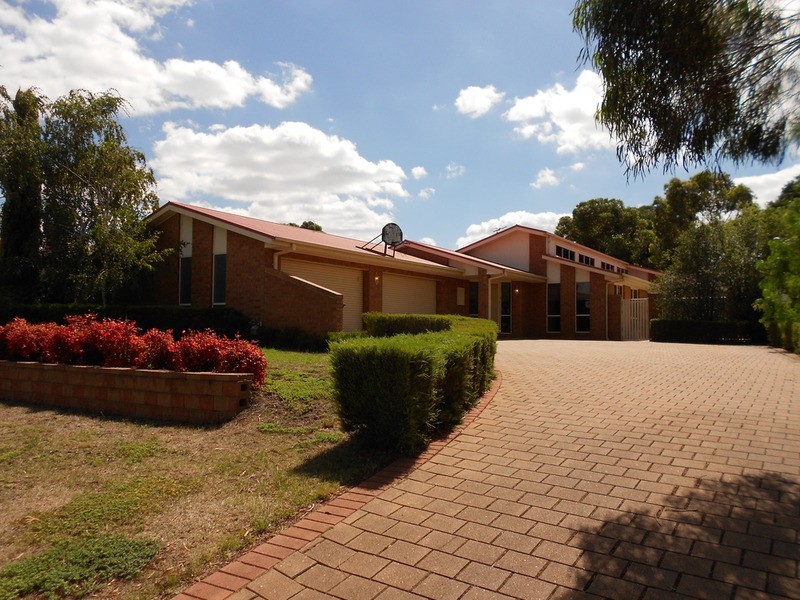 4 Horder Crescent, Bacchus Marsh VIC 3340