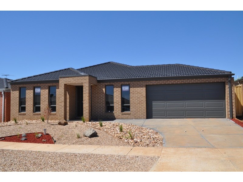 8 Lone Pine Square, Bacchus Marsh VIC 3340