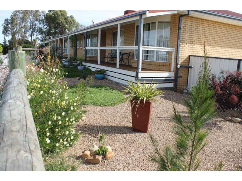 111 Underbank Boulevard, Bacchus Marsh VIC 3340