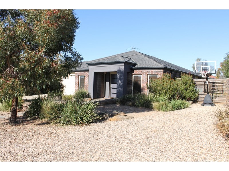 6 Suttonleigh Way, Bacchus Marsh VIC 3340