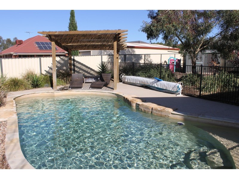6 Suttonleigh Way, Bacchus Marsh VIC 3340