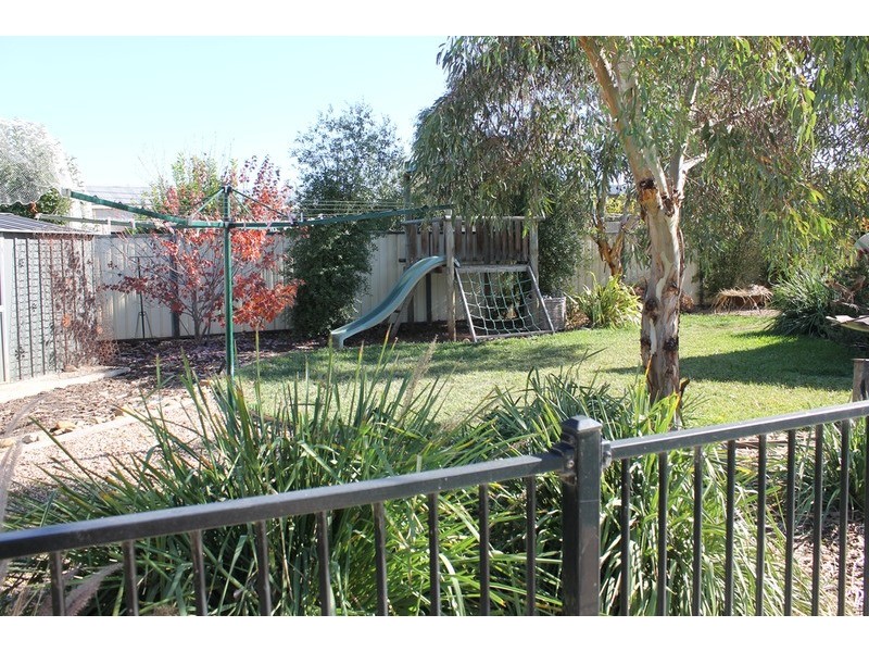 6 Suttonleigh Way, Bacchus Marsh VIC 3340