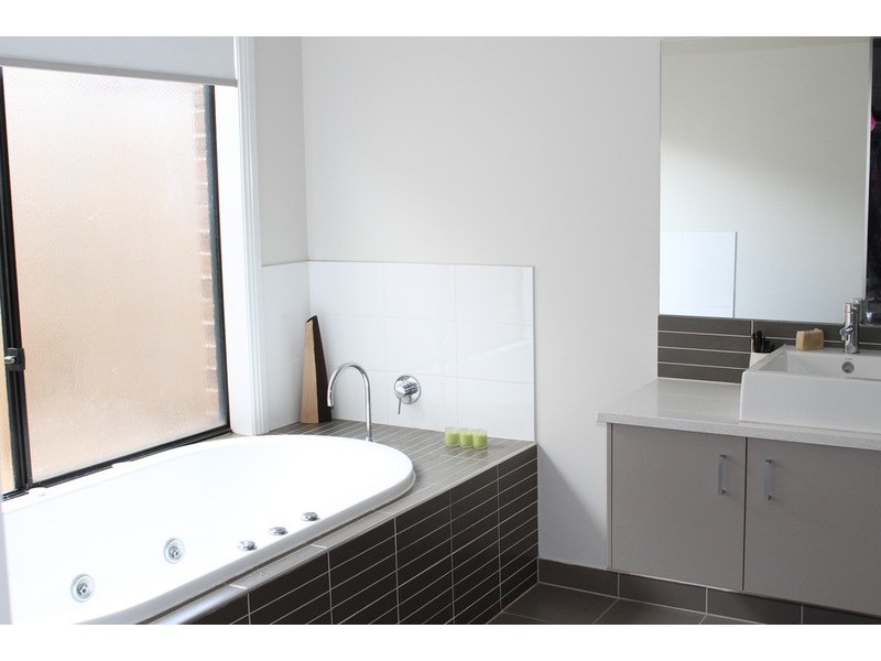 11 Sonny Close, Bacchus Marsh VIC 3340