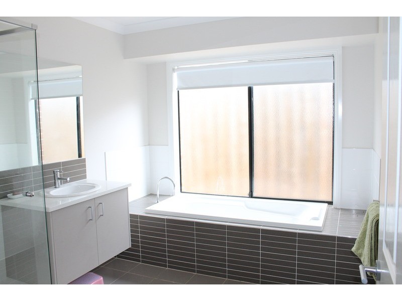 11 Sonny Close, Bacchus Marsh VIC 3340