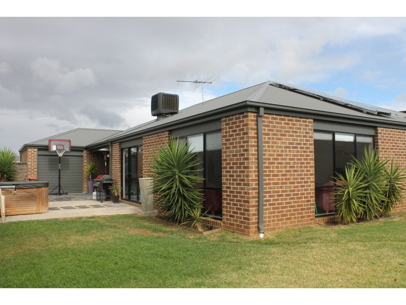 11 Sonny Close, Bacchus Marsh VIC 3340