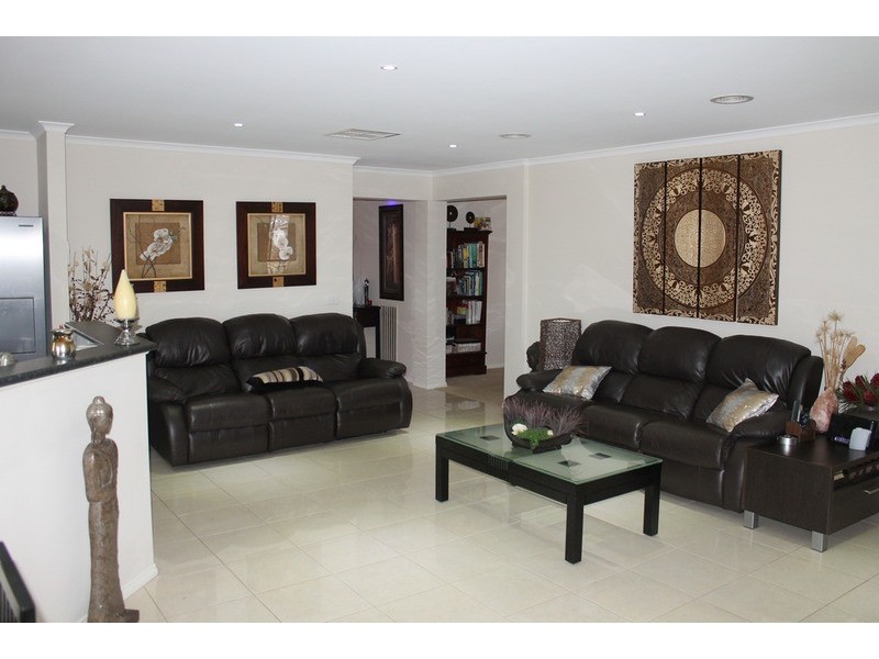 33 Grantleigh Drive, Bacchus Marsh VIC 3340