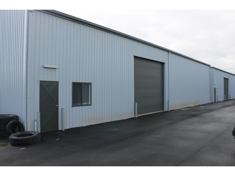 1 & 2/5 Kennedy Place, Bacchus Marsh VIC 3340