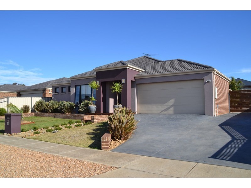 42 Grantleigh Drive, Bacchus Marsh VIC 3340