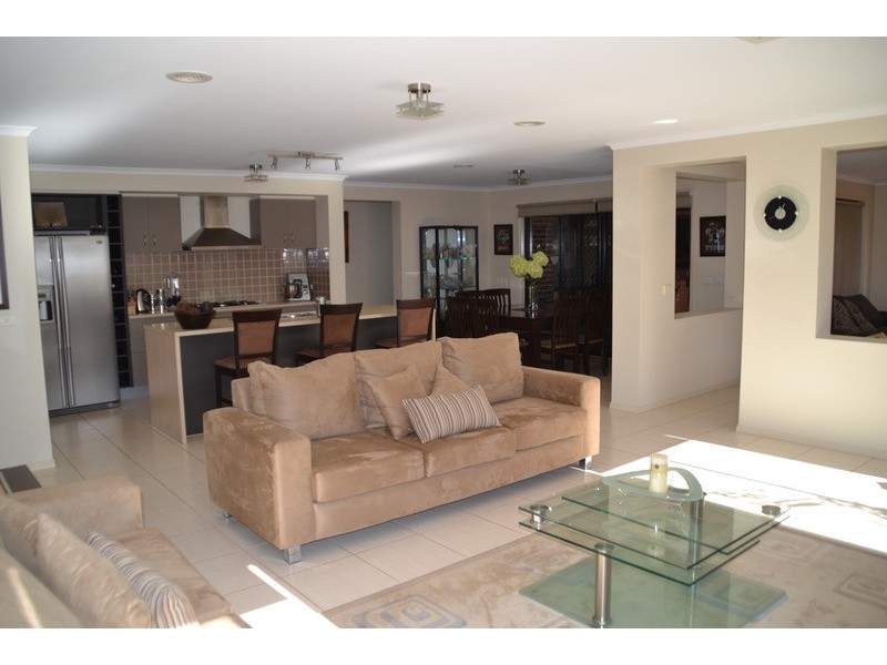 42 Grantleigh Drive, Bacchus Marsh VIC 3340