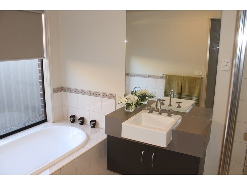 42 Grantleigh Drive, Bacchus Marsh VIC 3340