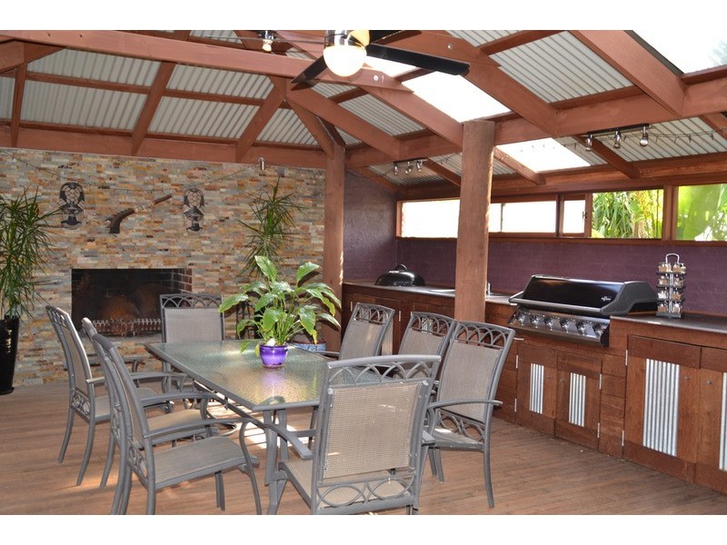 42 Grantleigh Drive, Bacchus Marsh VIC 3340