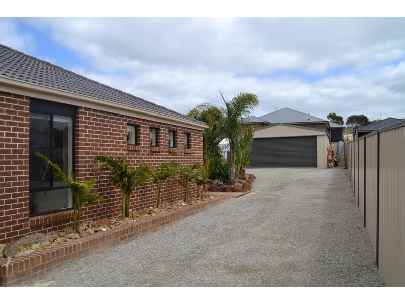 42 Grantleigh Drive, Bacchus Marsh VIC 3340