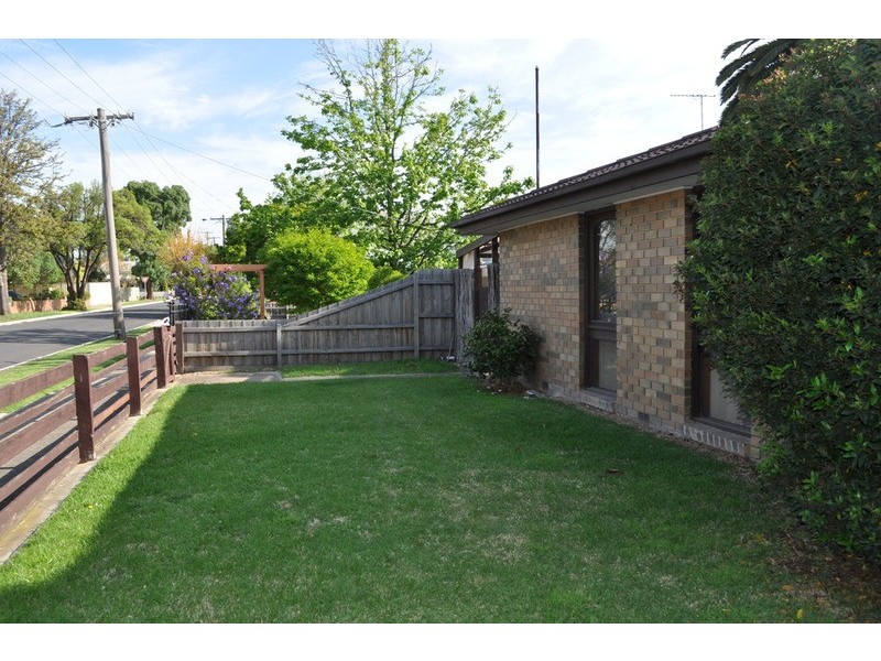 4/7 Standfield Street, Bacchus Marsh VIC 3340