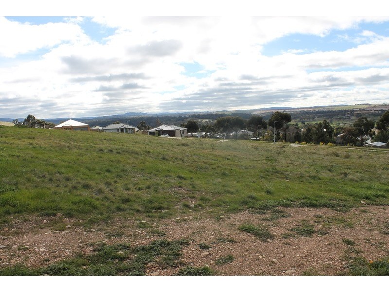 8 Darley Drive, Bacchus Marsh VIC 3340