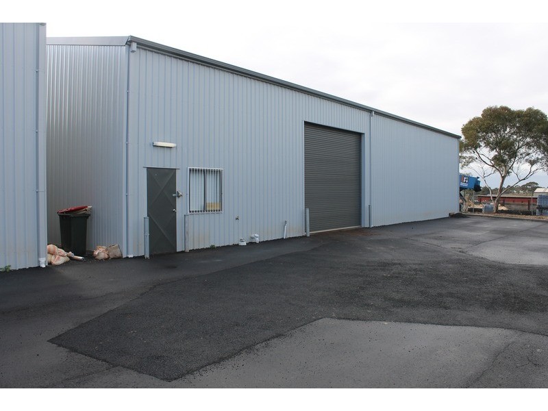 1 & 2/5 Kennedy Place, Maddingley VIC 3340