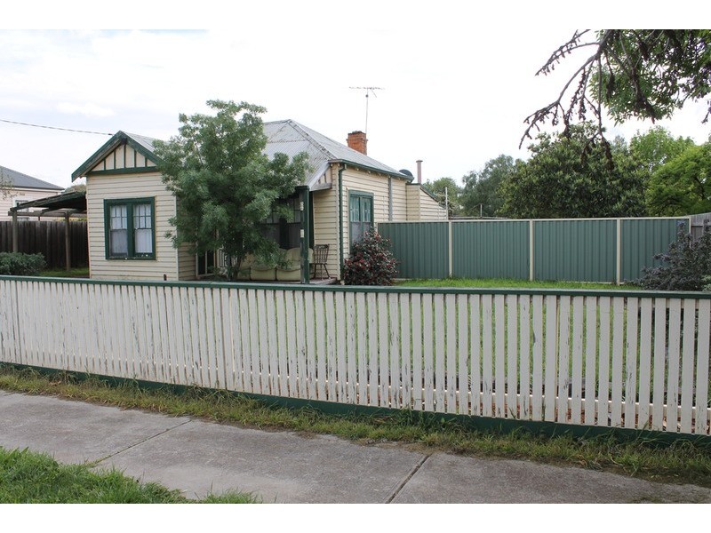 6 Manor Street, Bacchus Marsh VIC 3340