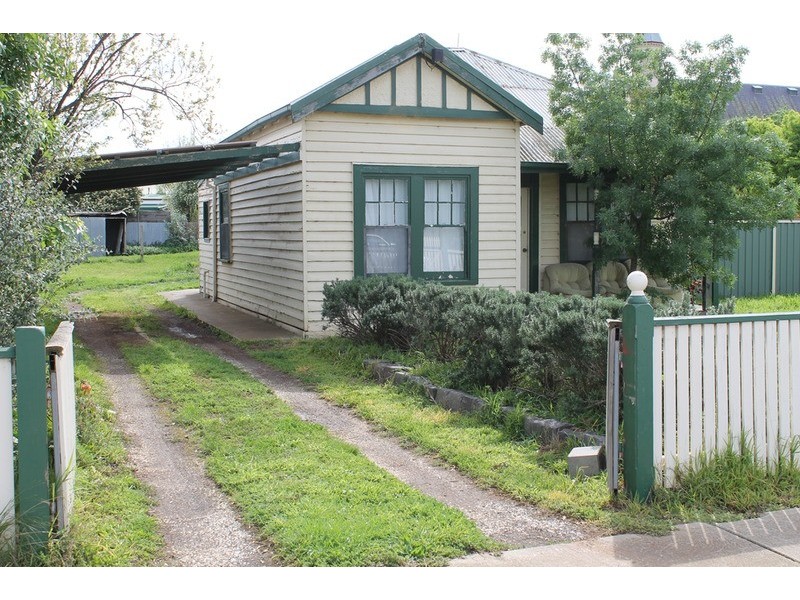 6 Manor Street, Bacchus Marsh VIC 3340