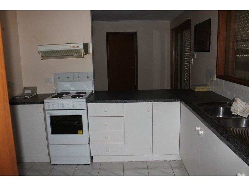 1/7 Taylor  Drive, Bacchus Marsh VIC 3340